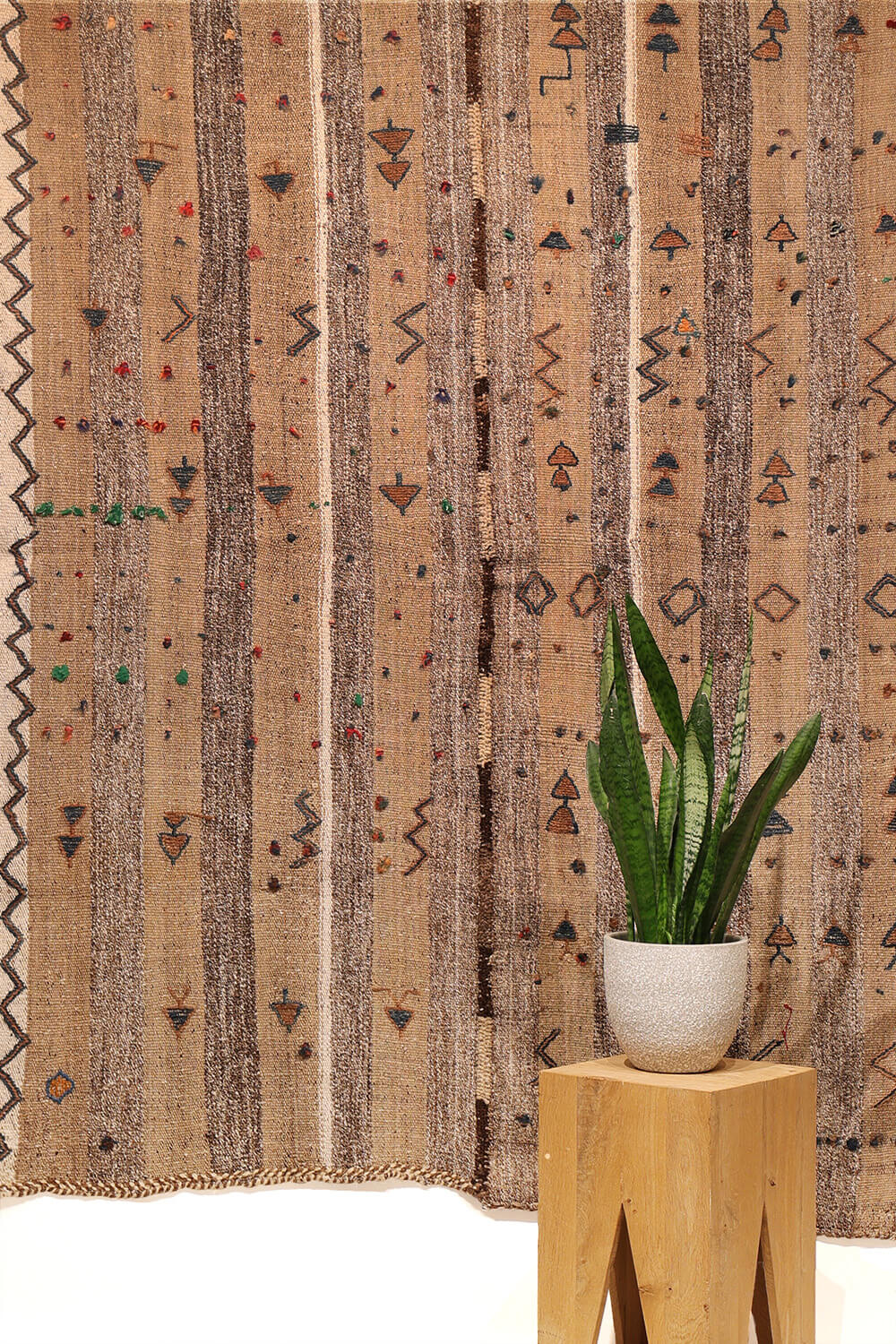 Semi-antique Qashqai palas kilim from Iran. 185x146 cms