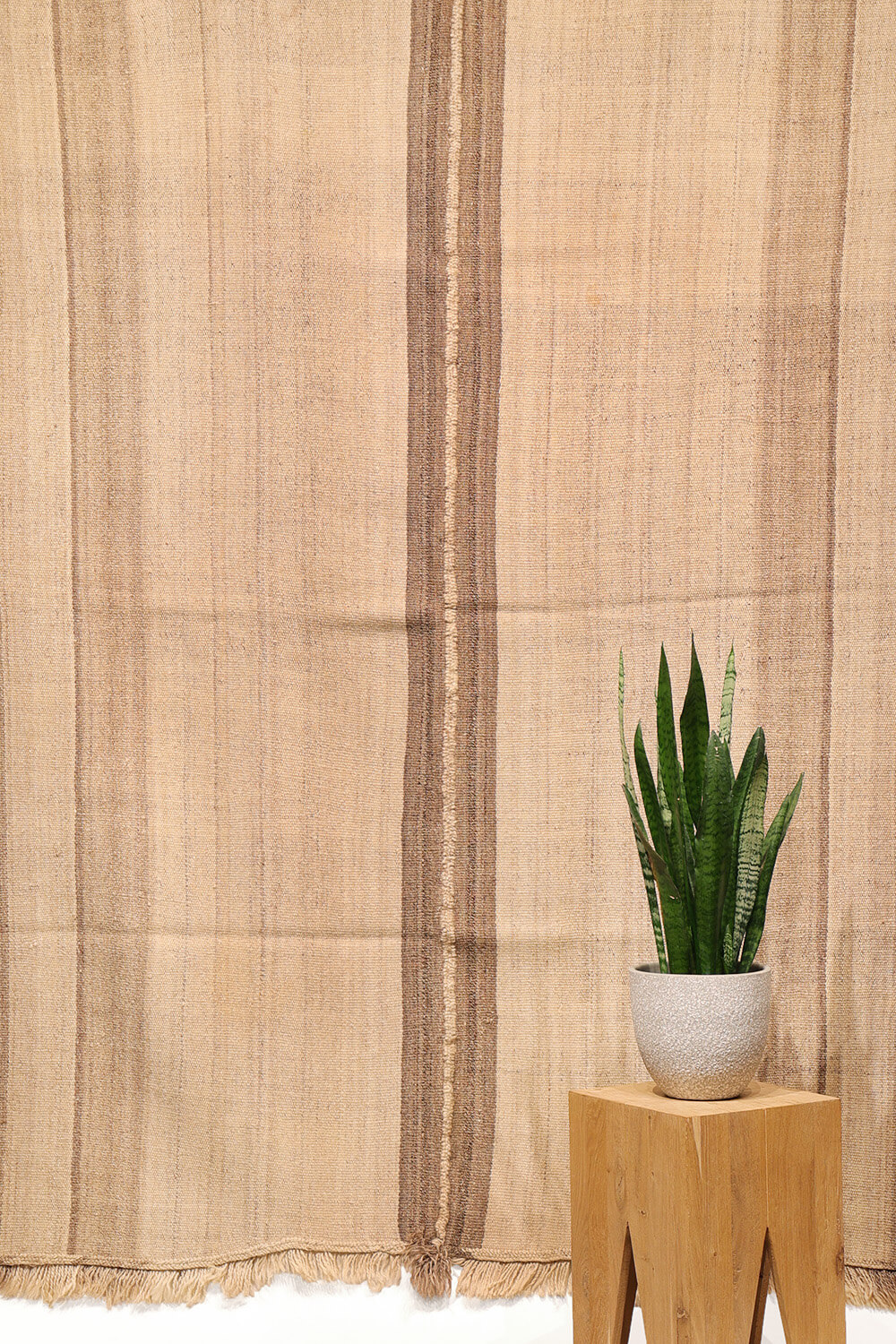 Semi-antique Qashqai palas kilim from Irán. 207x163 cms