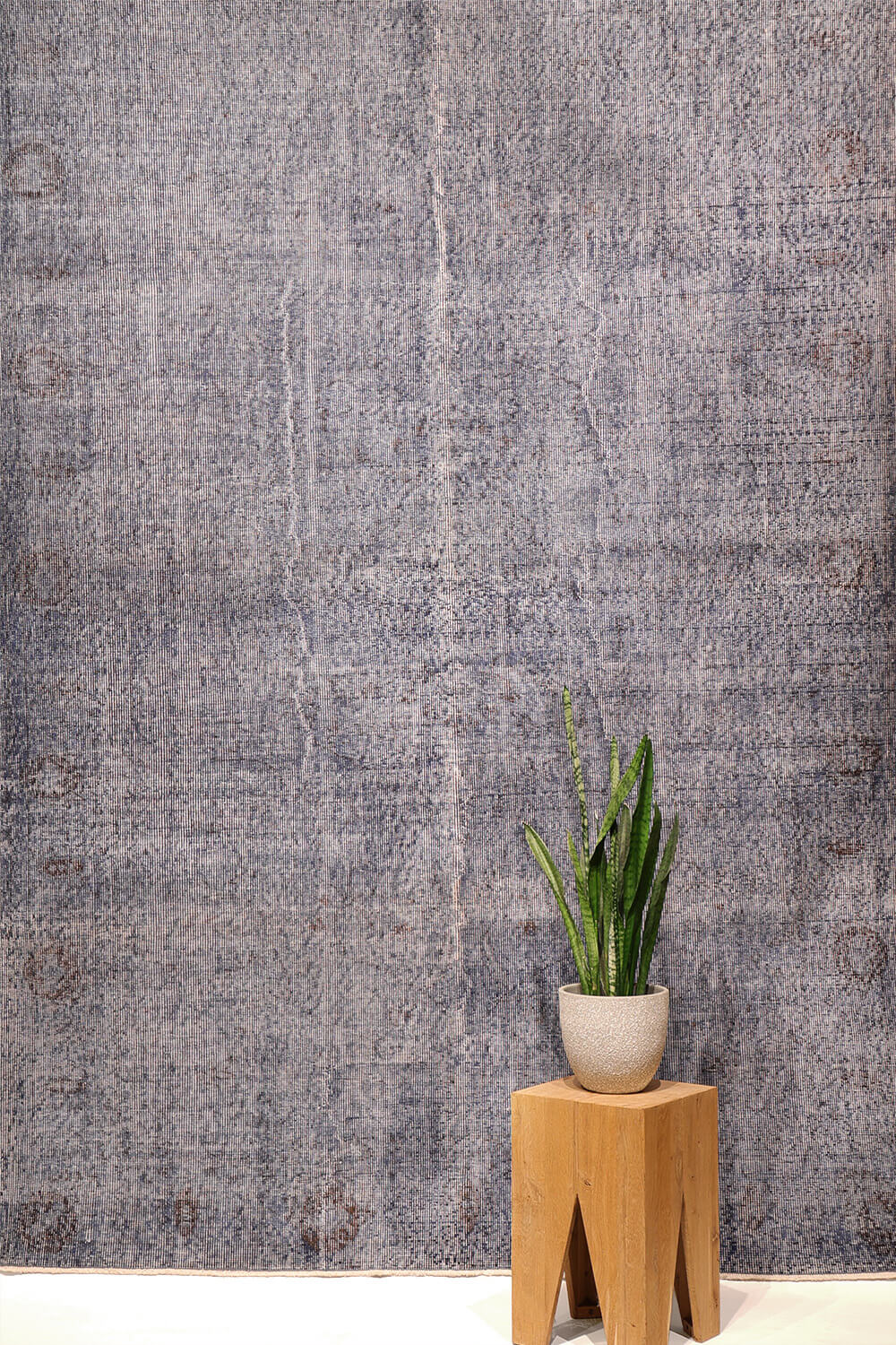 Vintage rug from Turkey. 281x187 cms