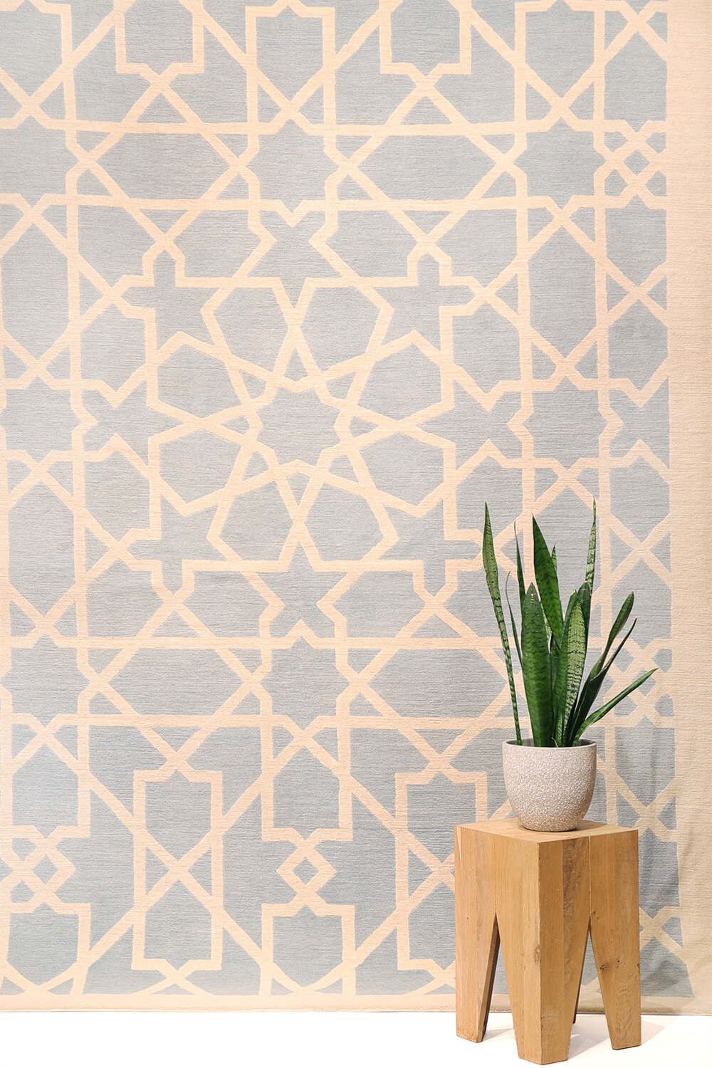 Alhambra Blues rug, Nepal. 300x200 cms