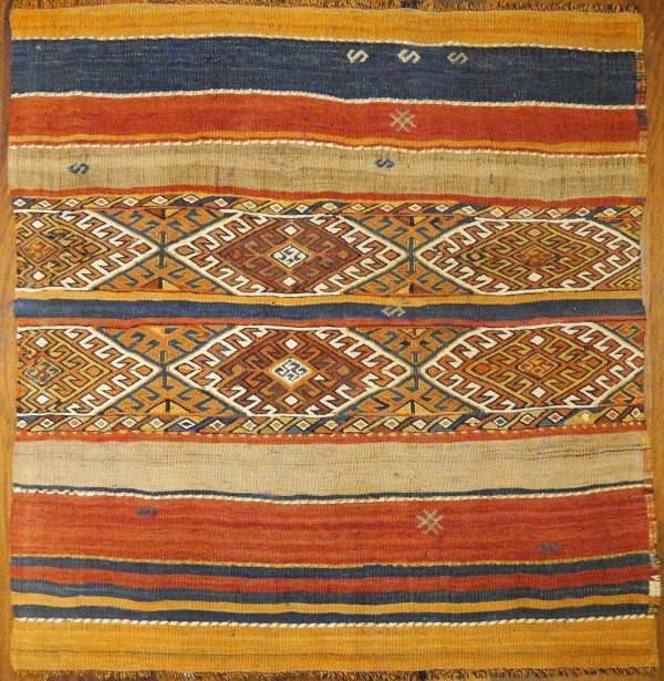 Kilim de Adana, Turquía. 110x103 cms.