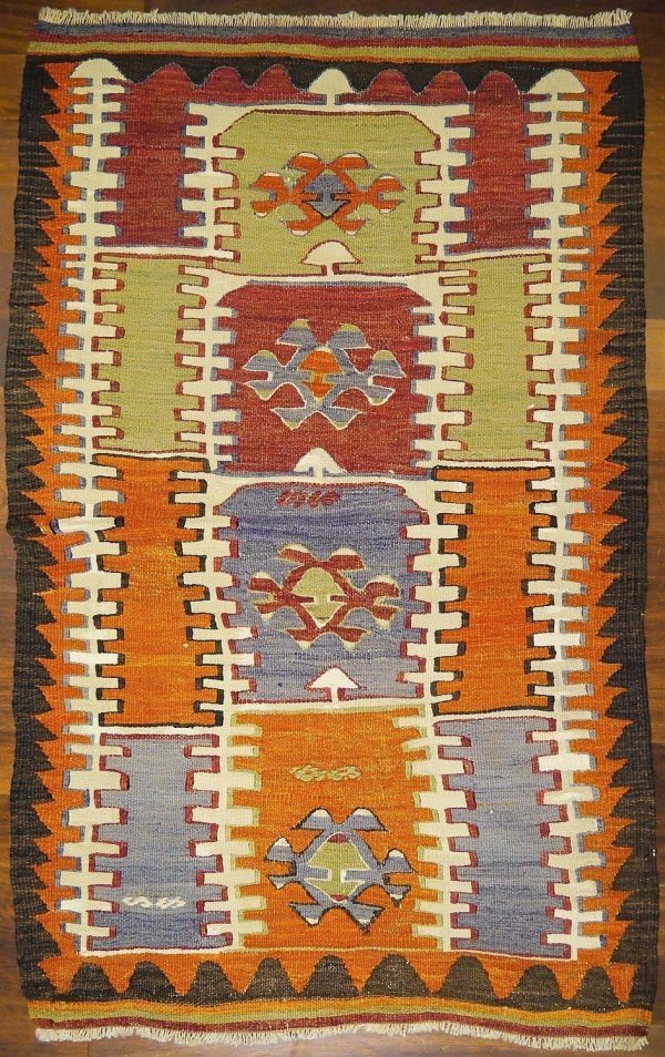 Kilim Cukurkuyu de Turquía, 130x84 cms.