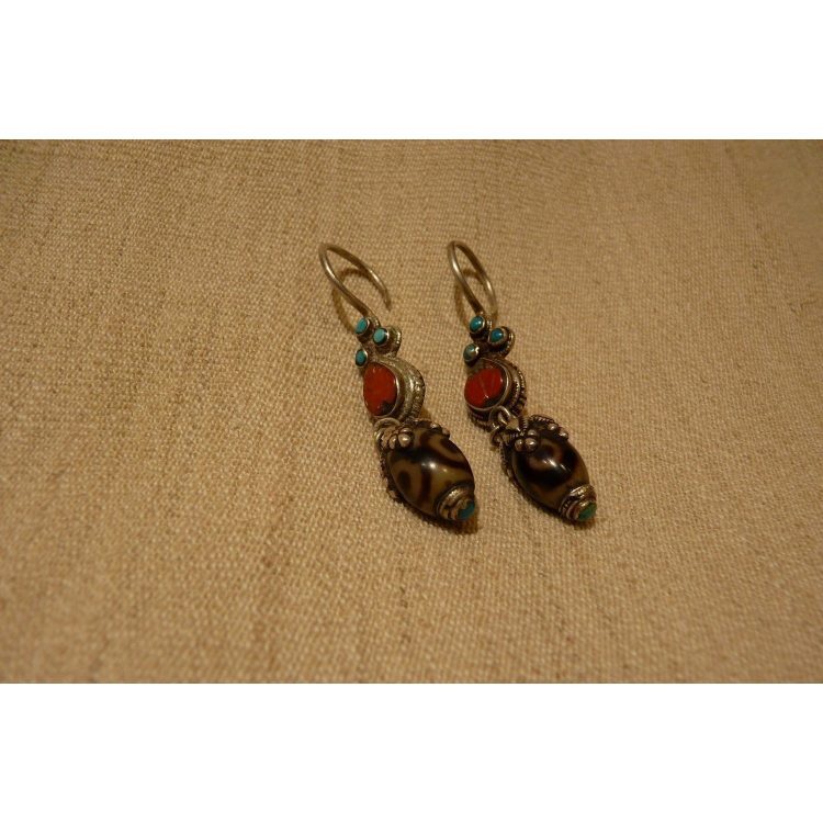 Pendientes tibetanos, 7,5x1x1 cms.