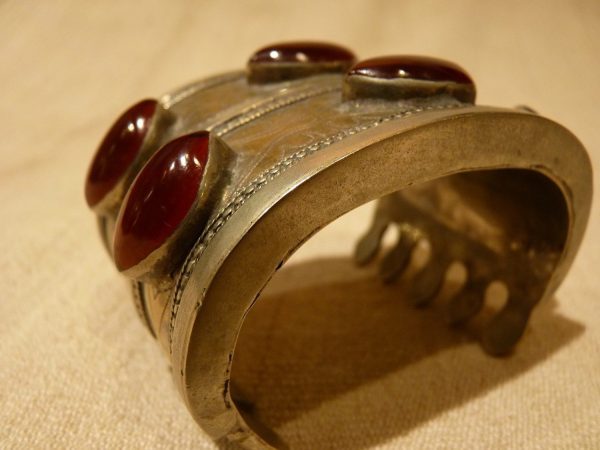 Pulsera turcomana, 7x4,8x5 cms.