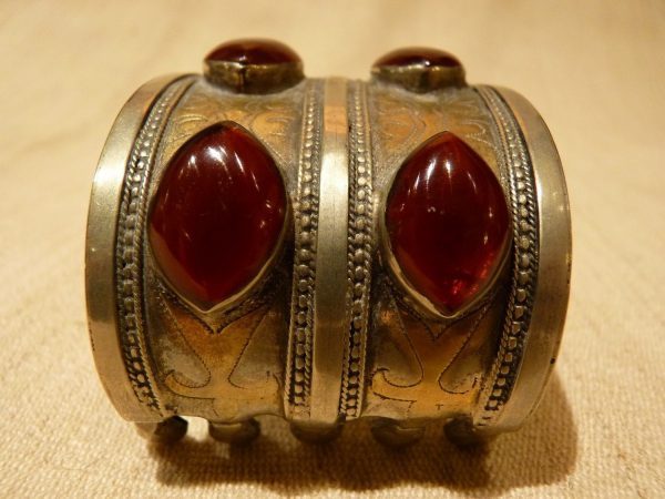 Pulsera turcomana, 7x4,8x5 cms.