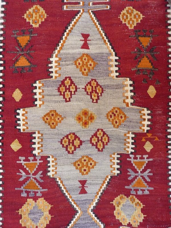 Kilim de Emirdag, Turquía. 125x92 cms.