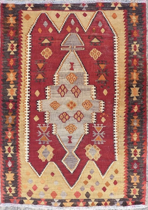 Kilim de Emirdag, Turquía. 125x92 cms.